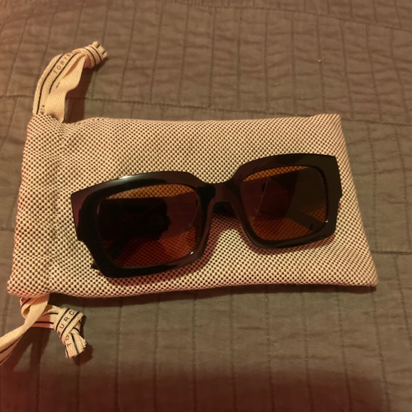 Tory Burch sunglasses tortoise shell brown lenses able to pop colors really good - Picture 2 of 10